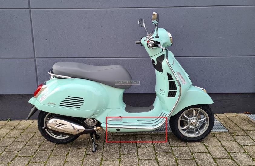 1B009647000K1  ÖN PANEL ÇITA SAĞ ALT KROM VESPA GTS HPE 2023